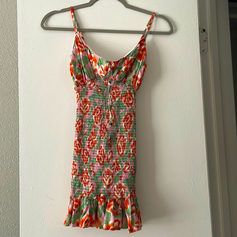 Got it from SHEIN ,it’s a size XS ,and the colors are red, pink ,and green.
